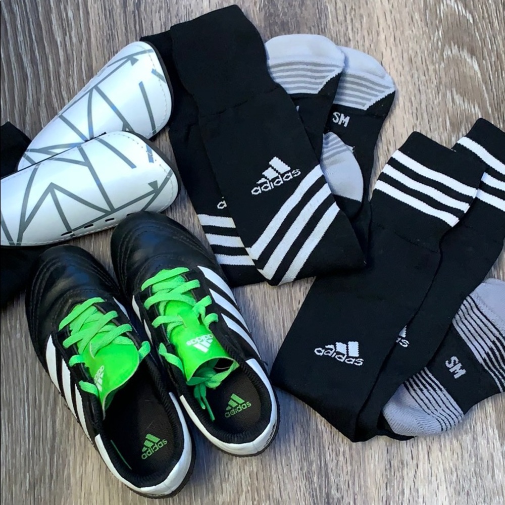 Kid’s soccer cleats US1 socks bundle US1 6-7Y